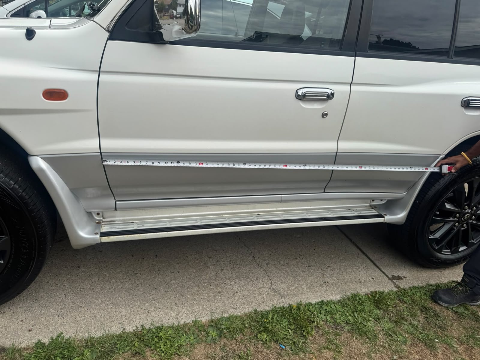 Mitsubishi Pajero photographed for decal measurement