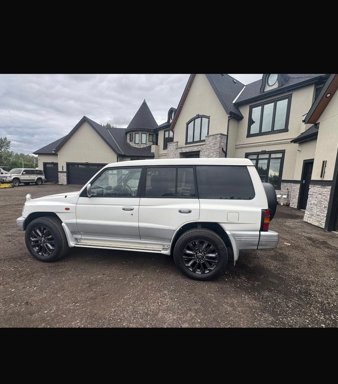 White Mitsubishi Pajero before custom decal installation